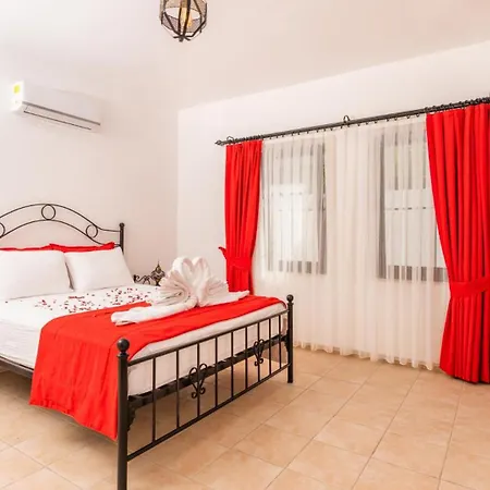 6 Bedroom Private Pool And Tennis Court *