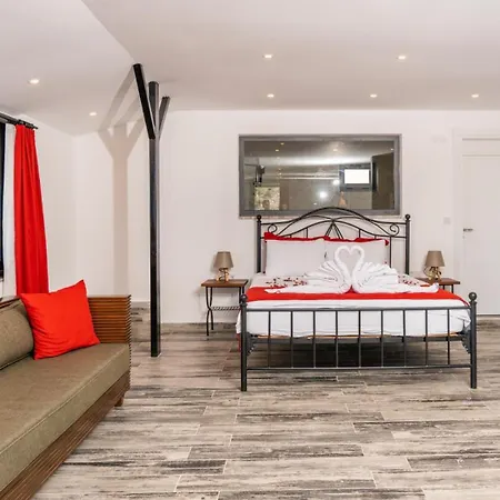 6 Bedroom Private Pool And Tennis Court Kalkan