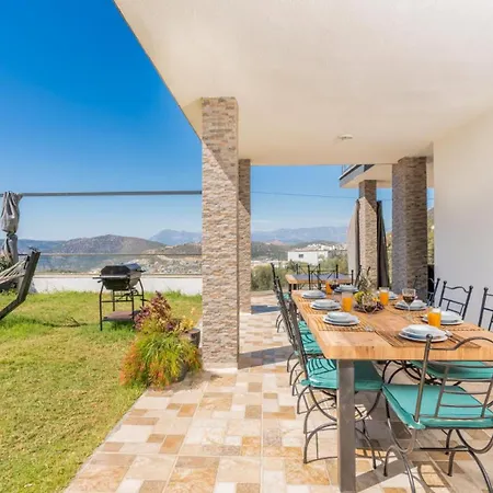 6 Bedroom Private Pool And Tennis Court Villa *