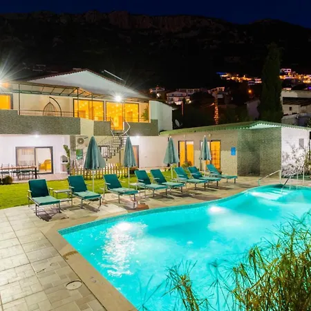6 Bedroom Private Pool And Tennis Court