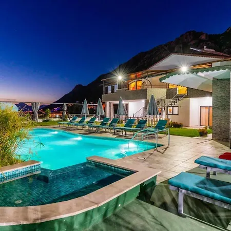 6 Bedroom Private Pool And Tennis Court Villa *