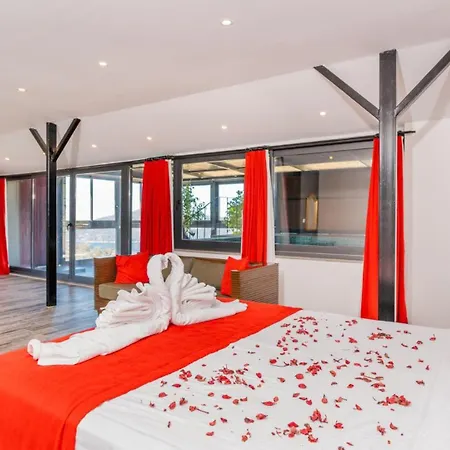 Villa 6 Bedroom Private Pool And Tennis Court *