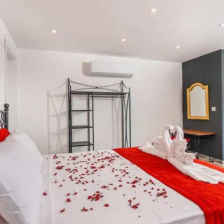 Villa 6 Bedroom Private Pool And Tennis Court Kalkan