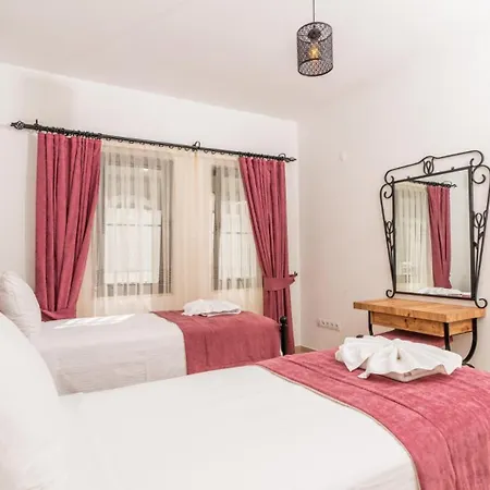 6 Bedroom Private Pool And Tennis Court Villa *