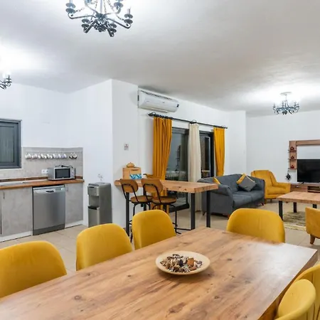 6 Bedroom 2123