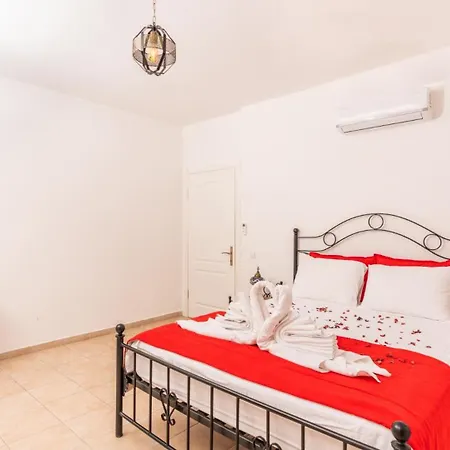 6 Bedroom Private Pool And Tennis Court Villa