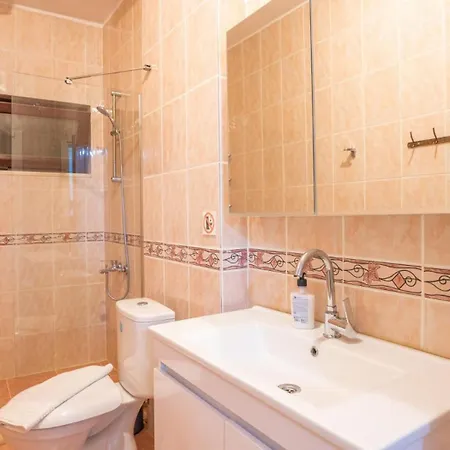 Villa 6 Bedroom Private Pool And Tennis Court