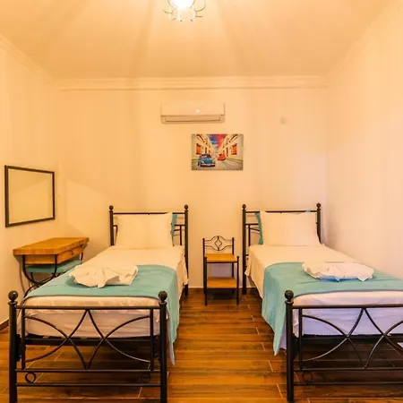 6 Bedroom 2123 *
