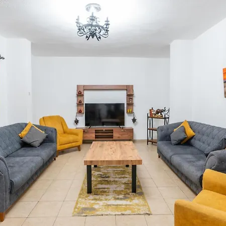 6 Bedroom 2123