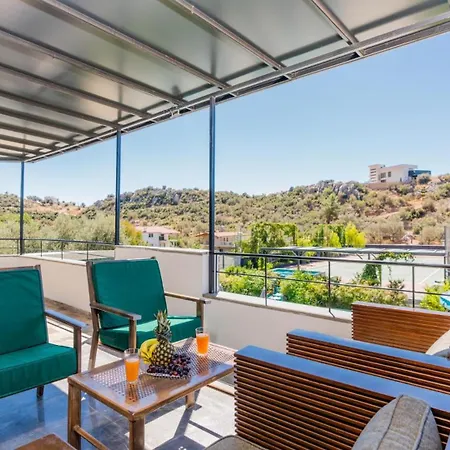 6 Bedroom Private Pool And Tennis Court Villa *