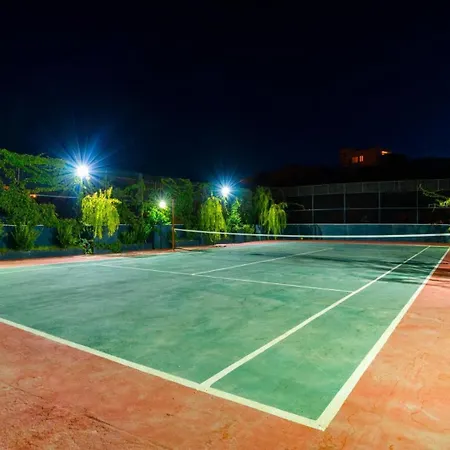 6 Bedroom Private Pool And Tennis Court