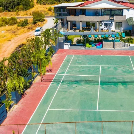 6 Bedroom Private Pool And Tennis Court Villa *